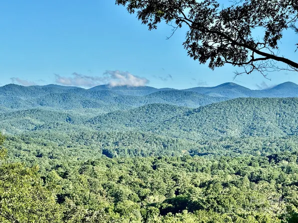 27 Timbertop Ln, Etowah, NC 28729