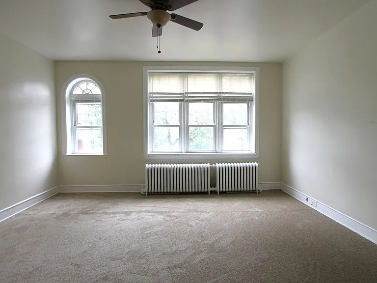 13-15 E Upsal St — Photo 19