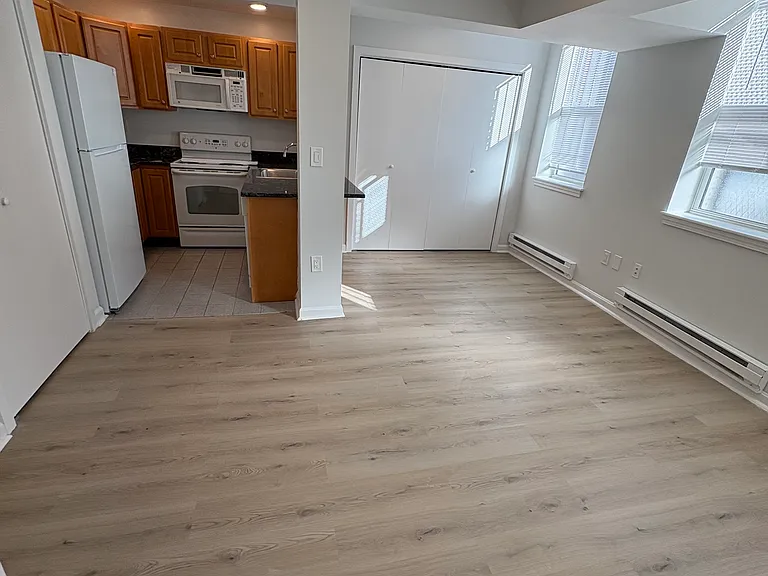 28 Queensberry St #4 — Photo 1