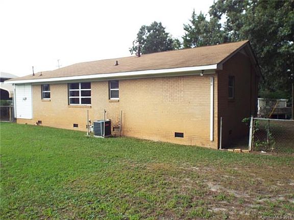 2nd image of 105 E Hilltop Dr