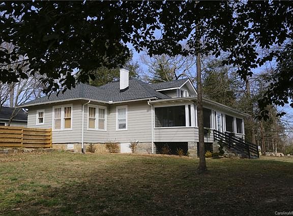 3rd image of 919 Hillcrest St