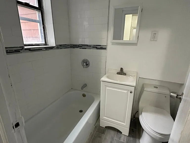 149 Zabriskie St #21 — Photo 4