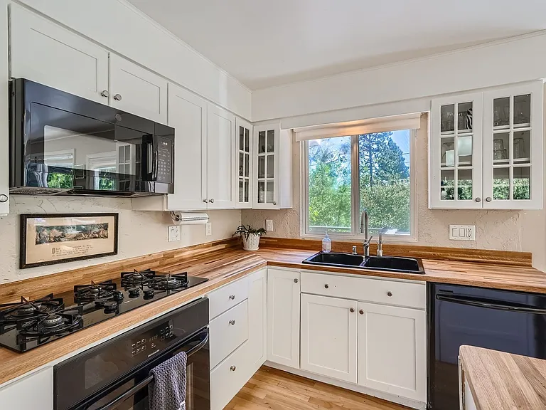 860 Willowbrook Rd — Photo 13