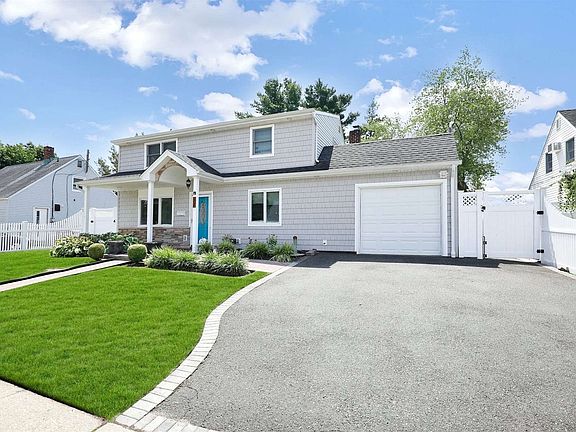 3rd image of 32 Meadow Ln