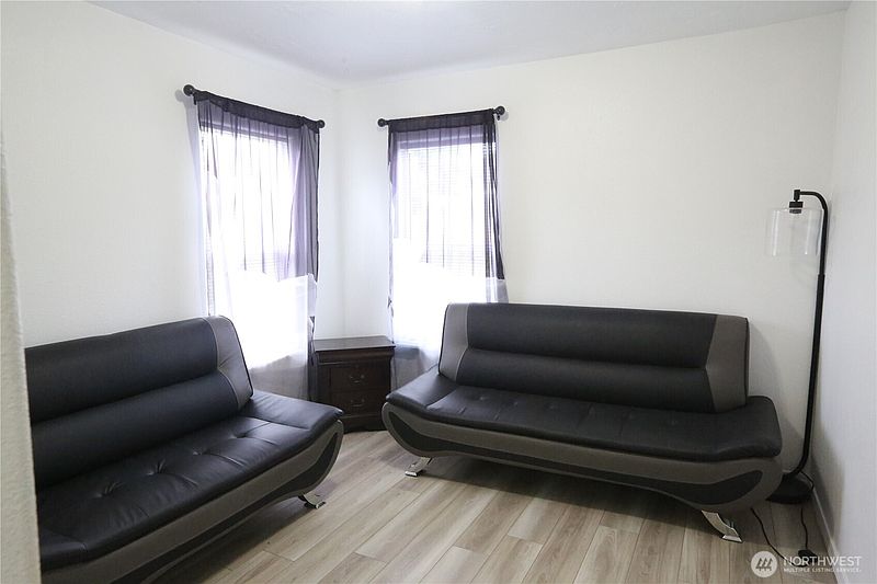 5th image of 12519 288th Street E