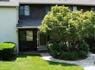 19 Oak Knoll Dr, Berwyn, PA 19312