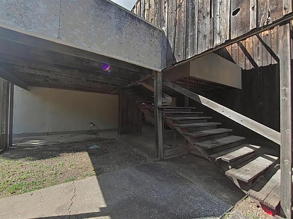 3rd image of 402 NW Rogers Ln APT G