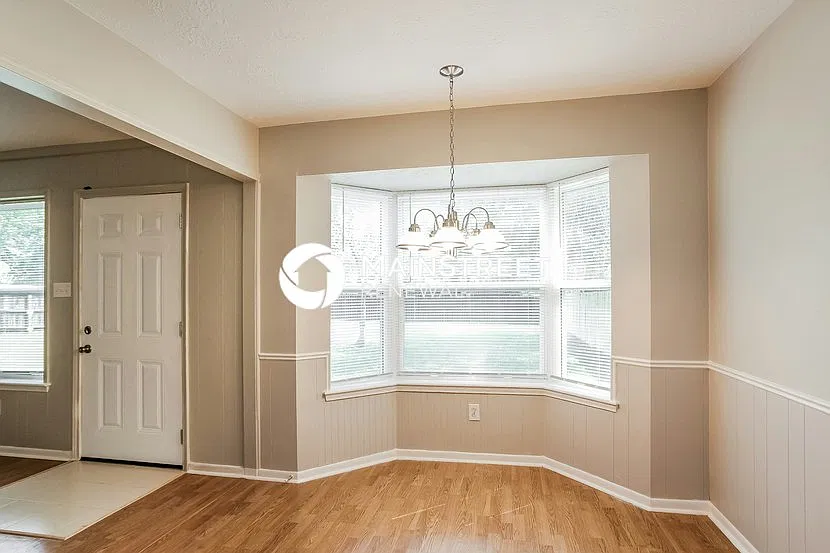 2618 Leichester Dr — Photo 4