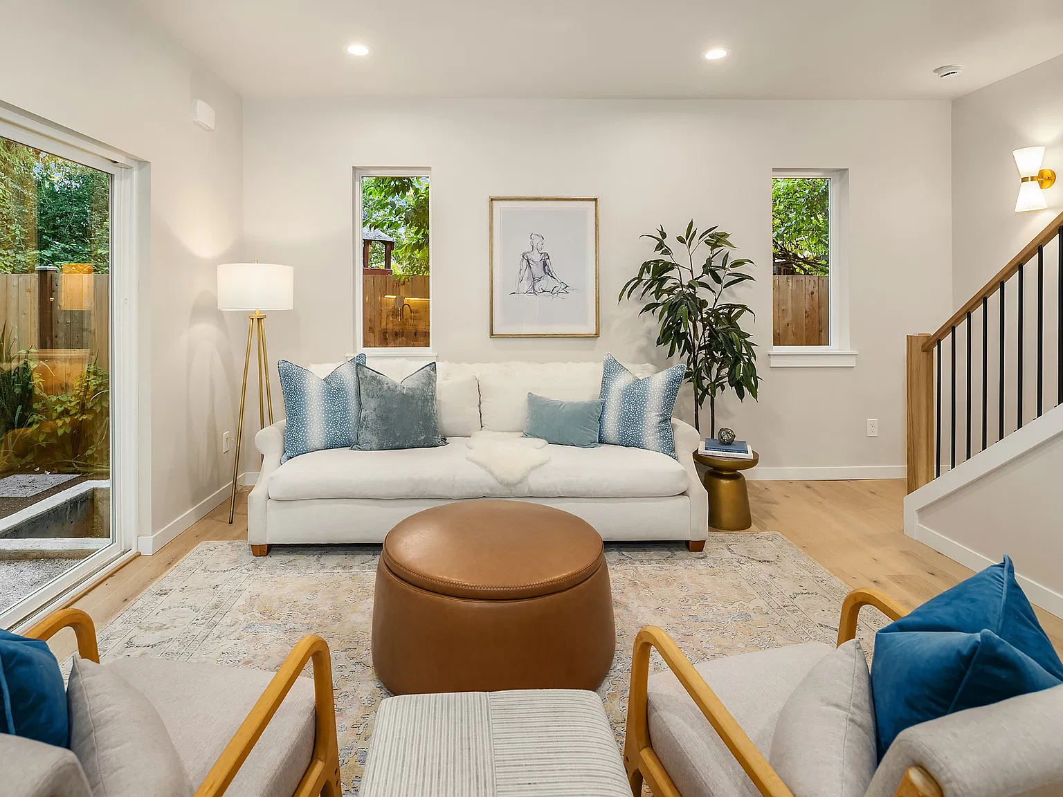 2 bed, 2.5 bath, 1099 sqft, $3,600 — Photo 2