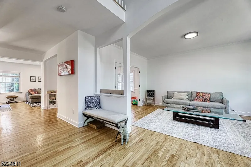 5 bed, 3.5 bath, 3116 sqft, $9,000 — Photo 4