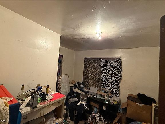 3rd image of 3419 Hillman St