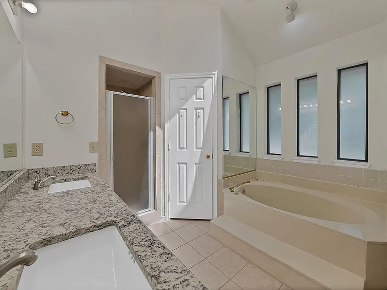 4316 Hartford Dr — Photo 11
