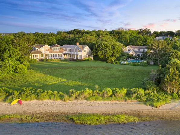 8 Tuthill Ln #27, Edgartown, MA 02539