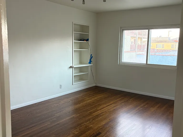 811 1/2 E Nutwood St #811-1/2 — Photo 3