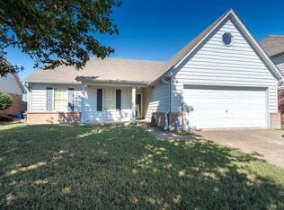 7796 Lake Cross Dr E, Memphis, TN 38125
