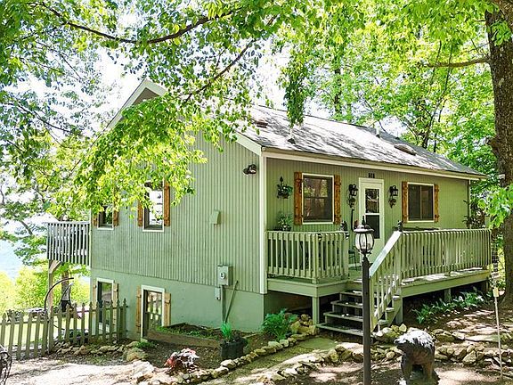 2nd image of 518 Rhododendron Rd