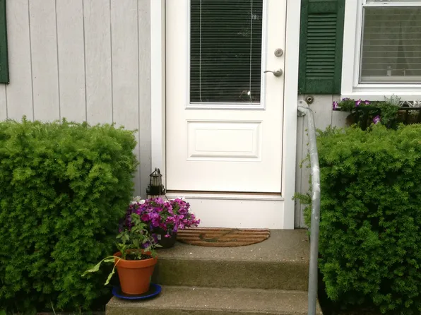 38 Warren Ave APT B, Middletown, RI 02842