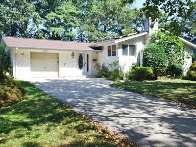 42 Lauren Avenue, Dix Hills, NY, 11746