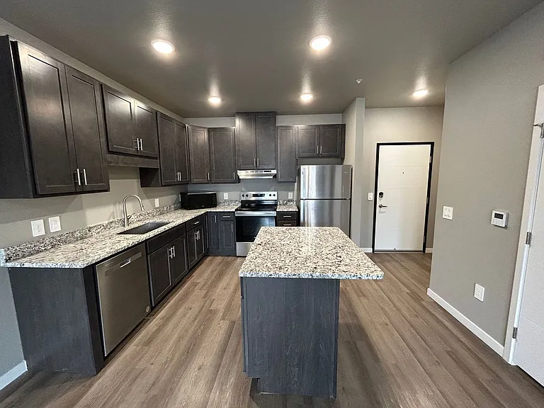 Kraewood Flats - Summer Rent Special through July 31 2026 — Photo 40