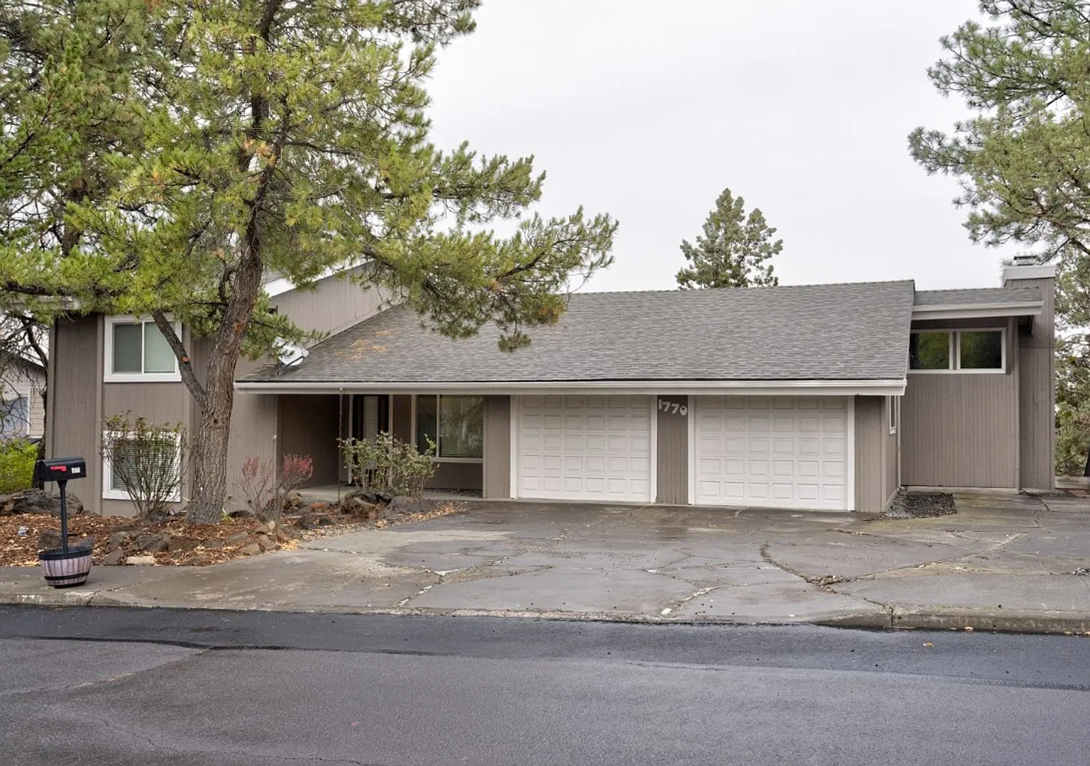 1770 Ne Cliff Drive, Bend, Oregon 97701 - Edgecliff — Photo 2