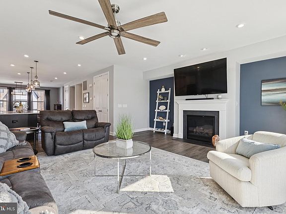 4th image of 8102 Zoe Pl