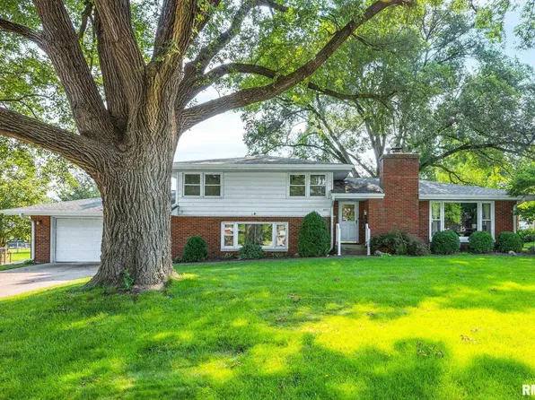 603 S High St, Washington, IL 61571
