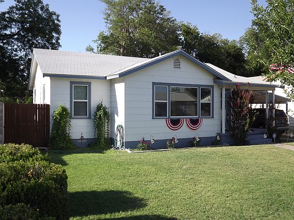2nd image of 302 Mariposa St