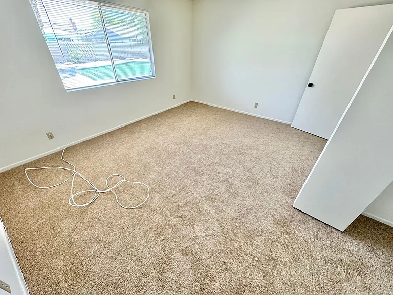 2913 Colanthe Ave — Photo 24