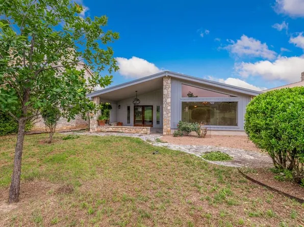 381 Englewood Dr, Kerrville, TX 78028