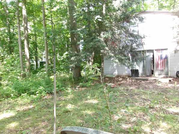 9140 Beech St, Lake, MI 48632