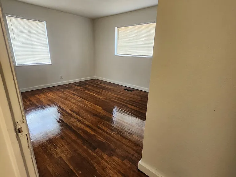 2632 Shannon St — Photo 4