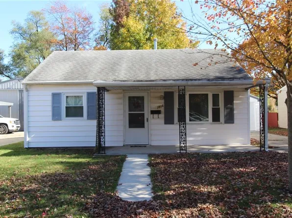 1408 S Lawn Dr, Mattoon, IL 61938