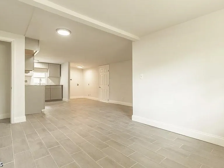 215 Delray Ave — Photo 4