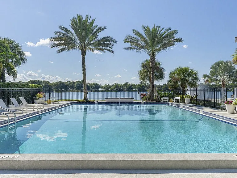 Lakeside Villas — Photo 9