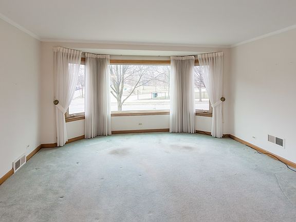 3rd image of 5400 W Berteau Ave