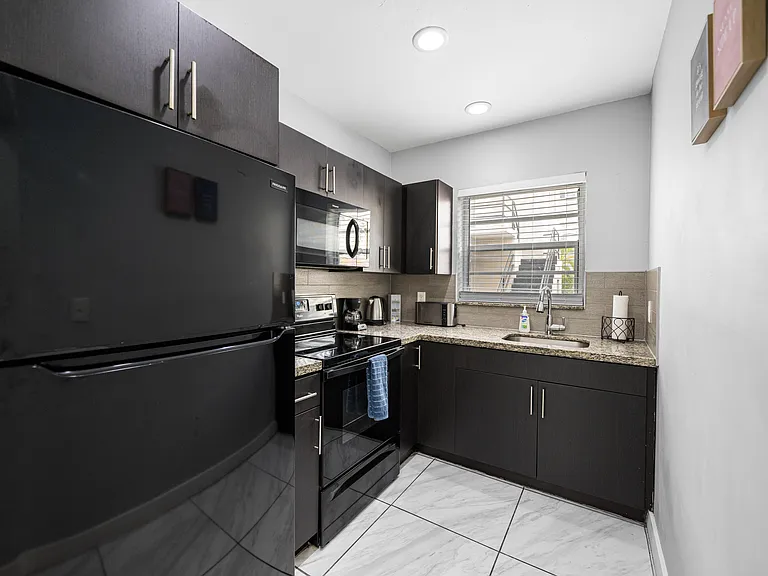 821 SW 5th St #3 — Photo 6