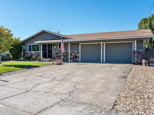 420 Zinfandel Drive, Ukiah, CA 95482