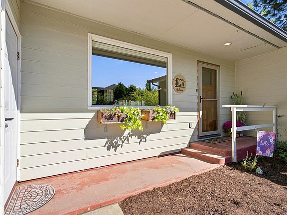 4th image of 521 S Olive Ave