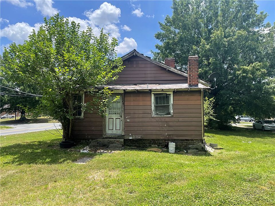 2nd image of 1003 Sharpe Rd