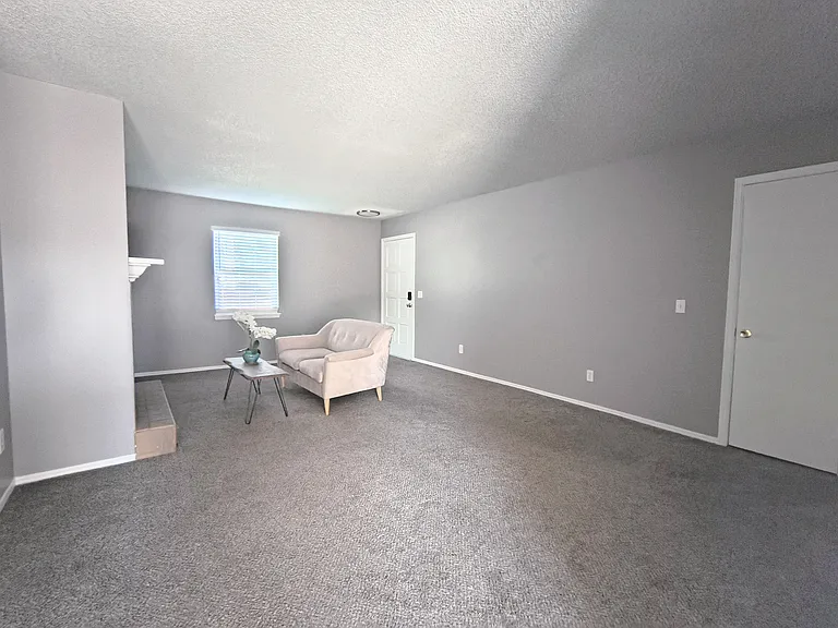 11417 N May Ave #D — Photo 9