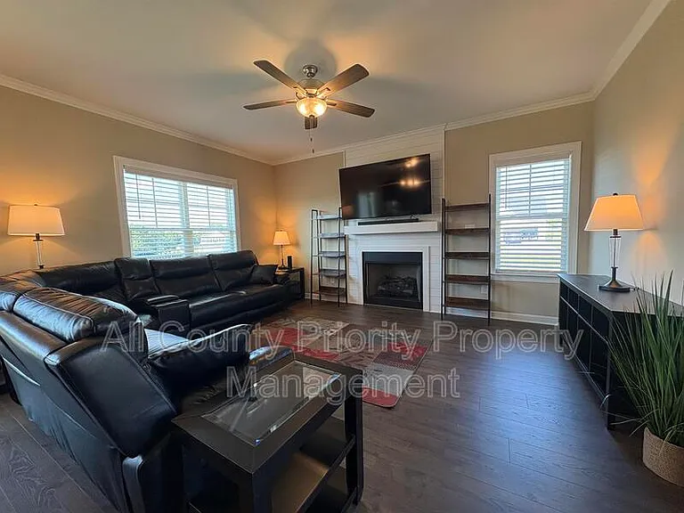 224 Williamson Place Dr — Photo 3