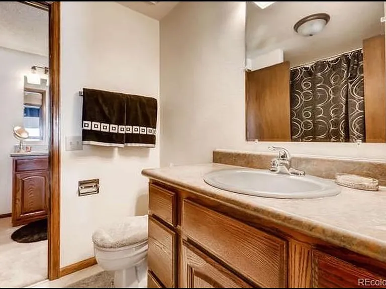 2041 S Helena St #C — Photo 4