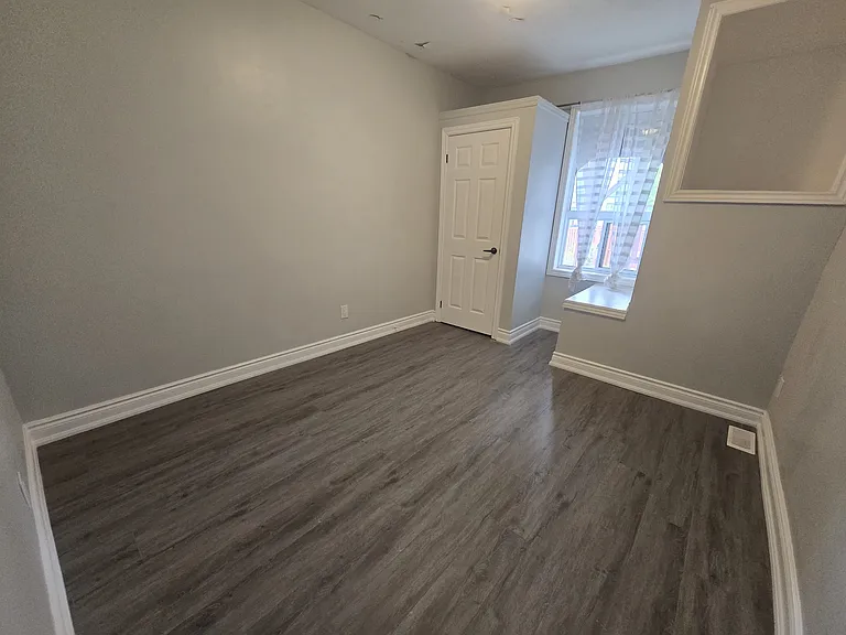 300 Balmoral Ave N #1 — Photo 5