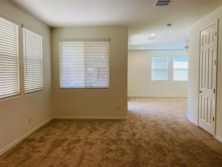 744 W Flintlock Way — Photo 5