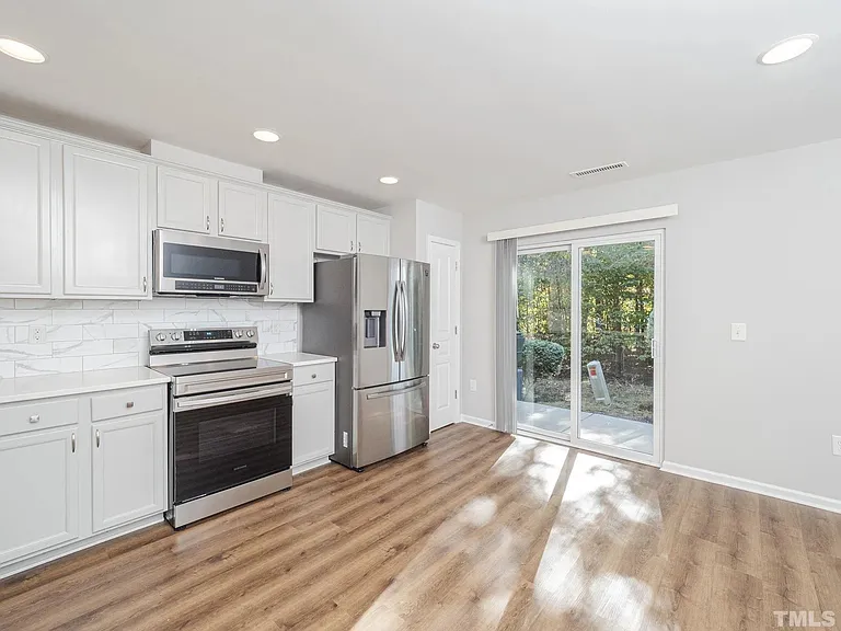 Located walking distance from Lowe's Foods, Planet Fitness, an array of restaurants, Urgent and Primary care doctors, CVS, and only 5 minutes away from I-540 for easy access to Downtown Raleigh in less than 20 minutes!