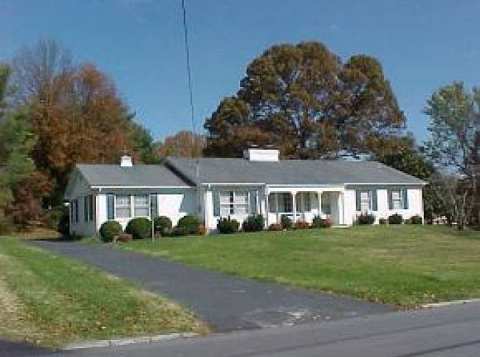 1st image of 311 Pinecrest Dr