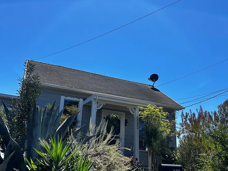685 Edwards St — Photo 2