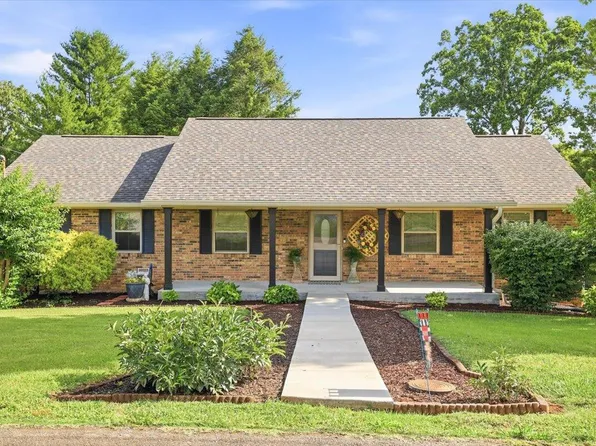 3379 Lake Dr, Morristown, TN 37814