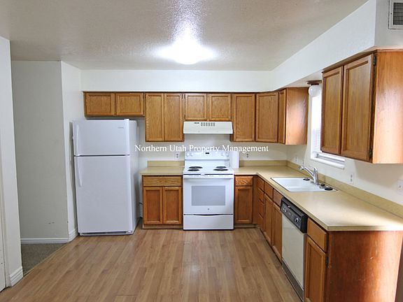 5 Kitchen View 2_06152023