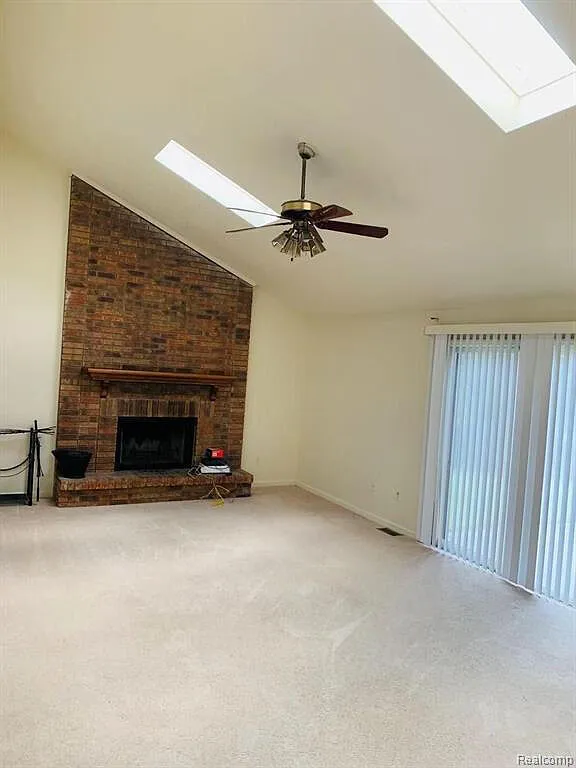 3 bed, 2.5 bath, 1928 sqft, $2,600 — Photo 2